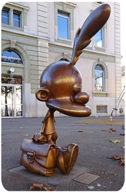 Titeuf dans le préau de son école à Carouge Titeuf dans le préau de son école à Carouge, sculpture de Catherine Mauron, 2019.